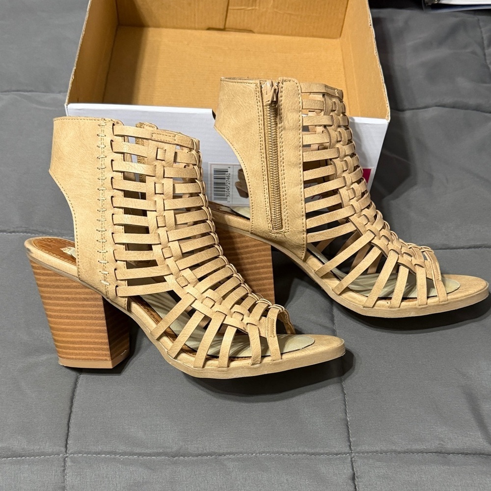 Women’s Sugar Tan Strappy Block Heel Sandals. Size 71/2 M